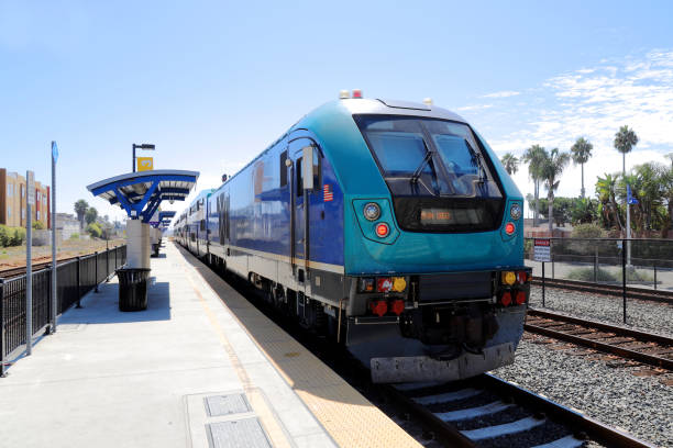 coaster tren de cercanías - oceanside transportation center - transporte público fotografías e imágenes de stock