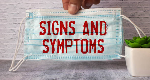 istock paper with the text SIGNS AND SYMPTOMS inside. 1429739755