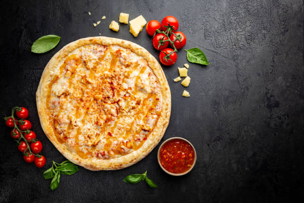 istock Tasty chicken pizza 1429744327