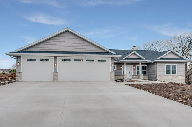 istock One story home with three car garage 1429770457