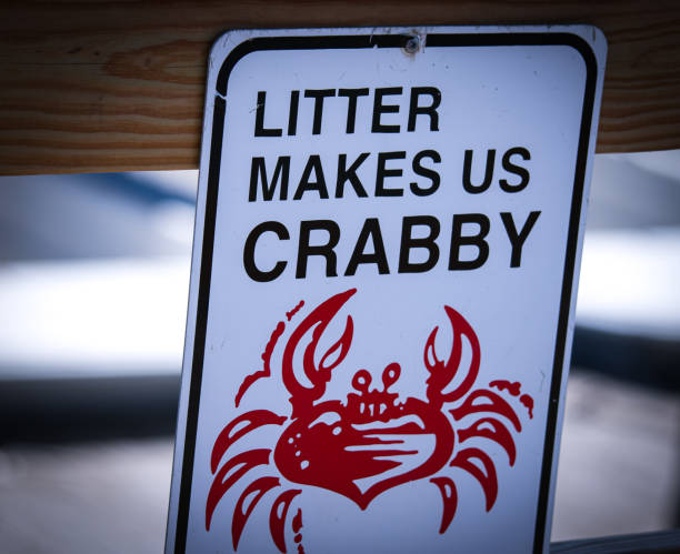 istock Litter makes us crabby sign 1429774056