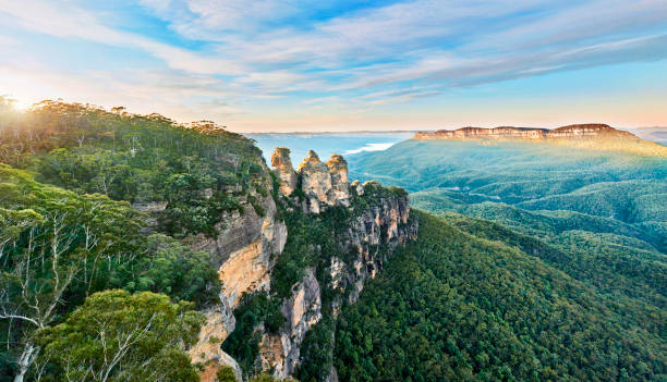 три сестры - famous place blue mountain range sky стоковые фото и изображения