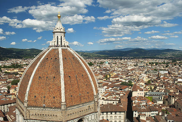 istock Dome of Florence with copy space 142986134