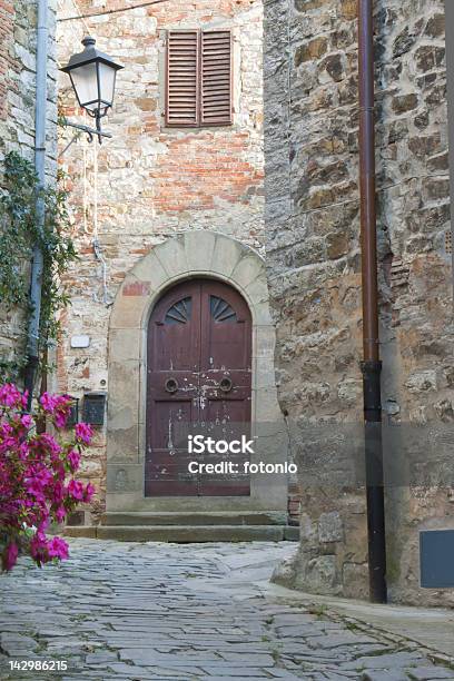 Antico Villaggio Italiano - Fotografie stock e altre immagini di Acciottolato - Acciottolato, Ambientazione esterna, Antico - Condizione