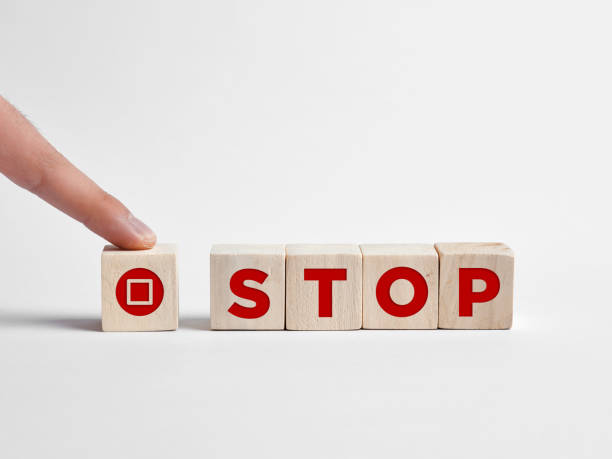istock Finger presses the pause button on wooden cubes. 1429936304