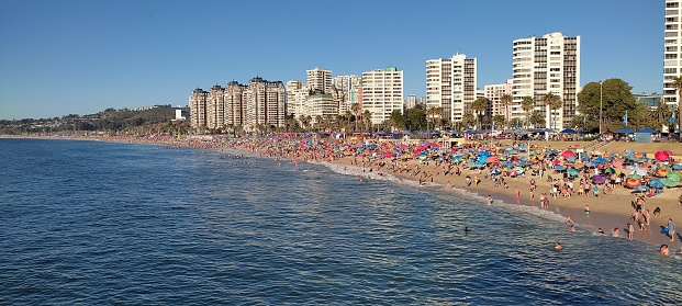 Image of the beach of Viña del Mar during summer