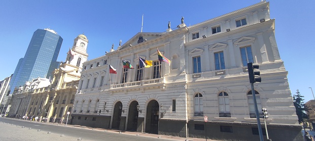 Image of the facade of the town hall of Santiago de Chile in Plaza de Armas