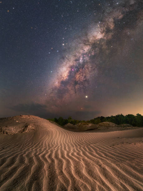 istock milky way over dunes 1429974115