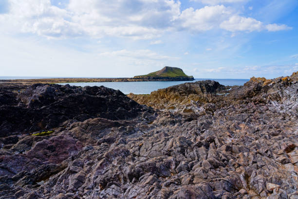 istock Rhossili Point to Worms Head causeway at low tide. 1429988392