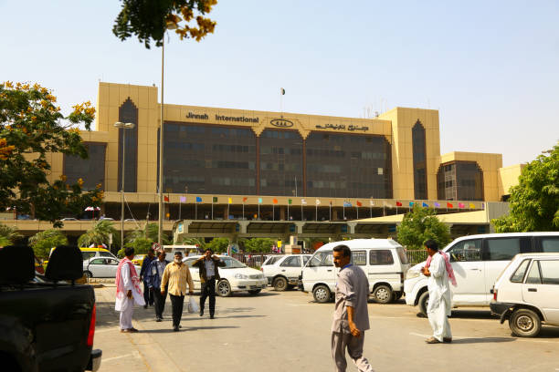 30+ Fotos, Bilder und lizenzfreie Bilder zu Flughafen Von Karatschi