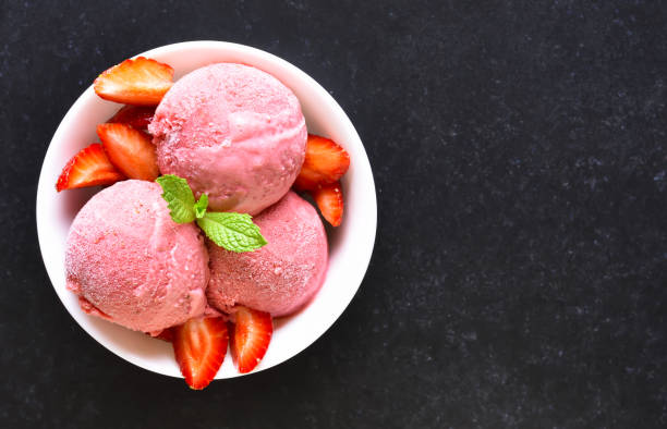 istock Strawberry ice cream in bowl 1430009766