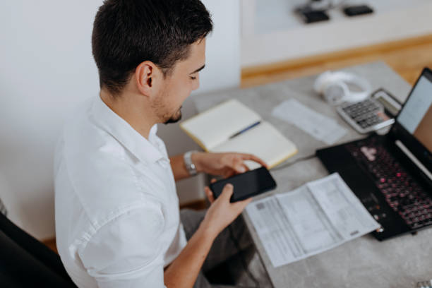 istock A man uses a break from work to pay bills 1430024782