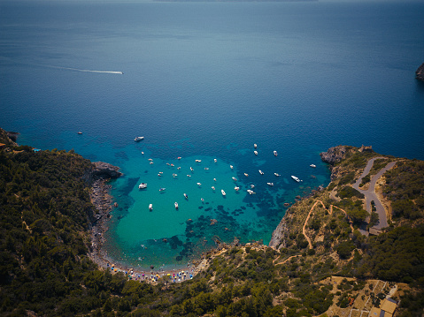 Located in the westernmost part of the Argentario, Cala del Gesso is a corner of paradise absolutely worth visiting: crystal clear water and a beach of small and smooth pebbles, on which you can comfortably lie down without the need for deckchairs or sun loungers.