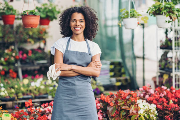 portrait of a happy garden center owner - garden center flower women plant imagens e fotografias de stock