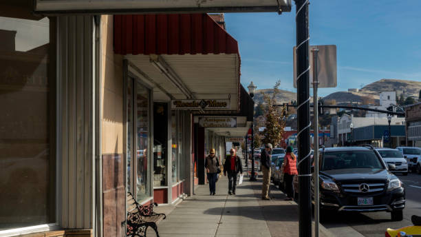 Nov 10, 2019: Street View of Dallas with people and buildings, and some antique stores selling a variety of old stuff
