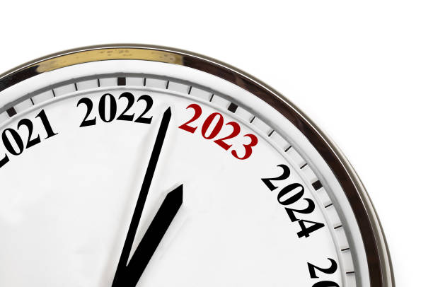 bem-vindo a 2023 - new years eve clock the end new years day - fotografias e filmes do acervo