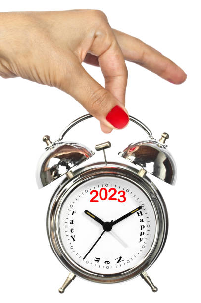 bem-vindo a 2023 - new years eve clock the end new years day - fotografias e filmes do acervo