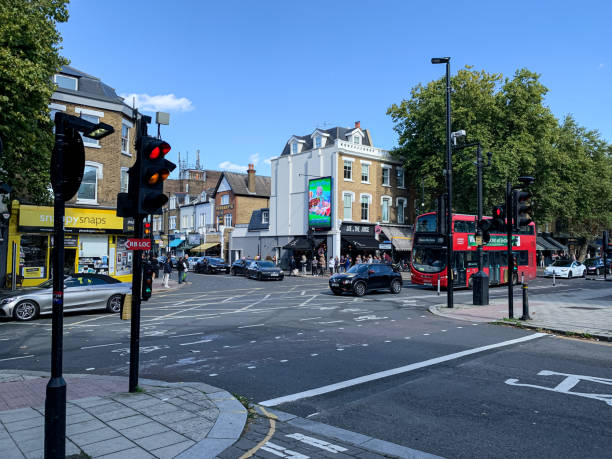 vista di chiswick high road a chiswick, west london. - chiswick foto e immagini stock