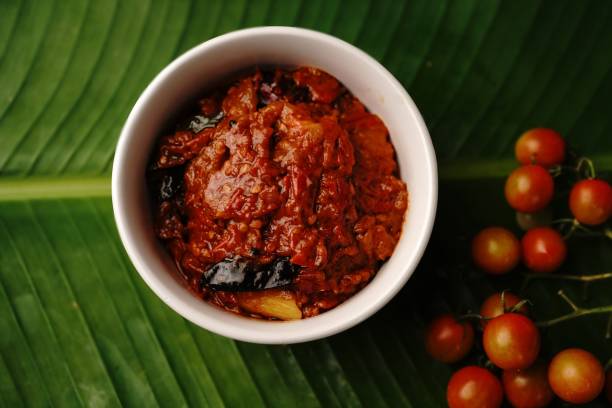 encurtido de tomate o thokku - chutney jar tomato preserved fotografías e imágenes de stock