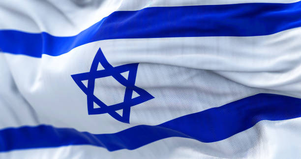 vista de cerca de la bandera nacional de israel ondeando en el viento - estrella de david fotografías e imágenes de stock