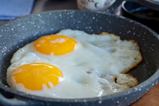 Cooking sunny side up eggs on pan