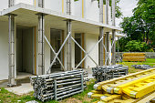 bau-eines-neuen-privathauses-nach-modern