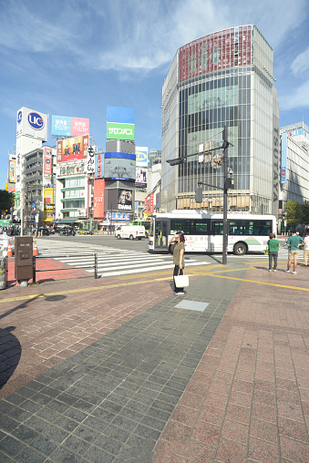 The scenery of JR Shibuya Station in front of Shibuya Station and its surroundings and the morning scenery around the scramble crossing are depicted from various viewpoints. Shooting data October 2022, Tokyo, Shibuya Ward,