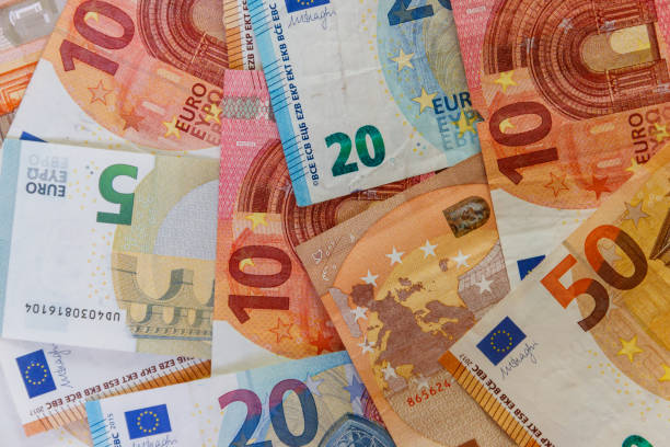 antecedentes de los diferentes billetes en euros - 6731 fotografías e imágenes de stock