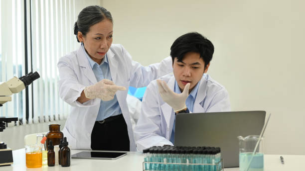 istock Professional scientists team conducting experiment in modern laboratory. Medicine and science researching concept. 1430591426