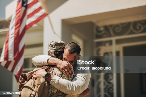 istock Emotional military homecoming 1430627380