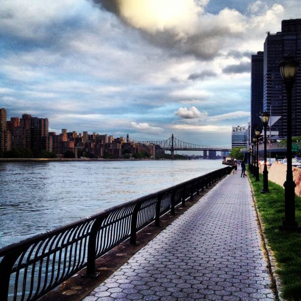 istock Running in the city 1430656763
