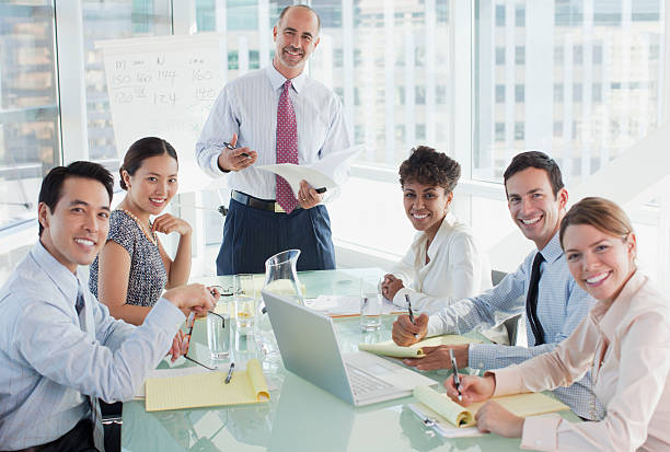 uomini d'affari seduti in riunione - office water business meeting foto e immagini stock