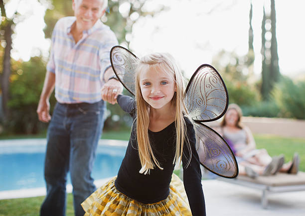 jeune fille en tirant grand-père dans des ailes de fées - fairy costume photos et images de collection