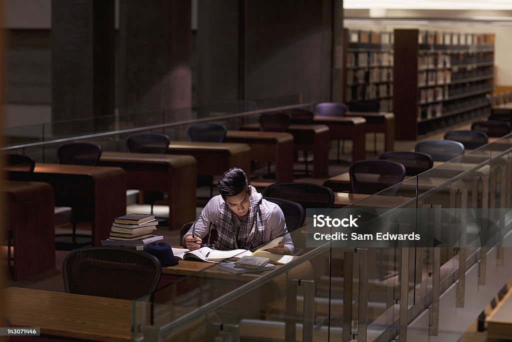 학생 작업 도서실도 야간에만 - 로열티 프리 공부 스톡 사진