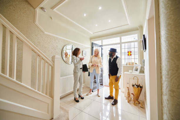 istock houseviewing senior couple 1430745576