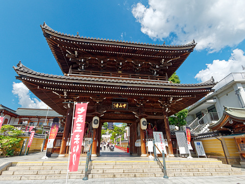Takarazuka City Nakayama Kannon (Daihonzan Nakazanji Temple) temple gate - 2022/10/01