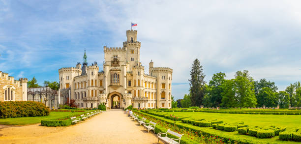 ปราสาท hluboka, ชาโตประวัติศาสตร์ใน hluboka nad vltavou ในโบฮีเมียใต้, สาธารณรัฐเช็ก - bohemia ภาพสต็อก ภาพถ่ายและรูปภาพปลอดค่าลิขสิทธิ์