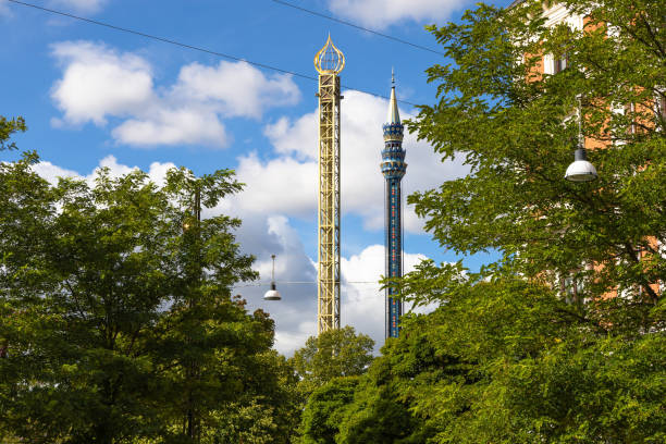 вид на парк развлечений. - copenhagen tivoli city tivoli gardens стоковые фото и изображения