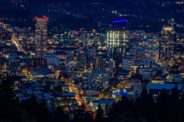 istock Portland traffic at night 1431116744