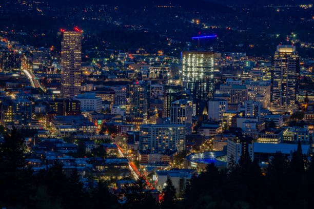 istock Portland traffic at night 1431116748