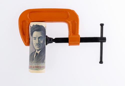 Orange clamp with Japanese currency.