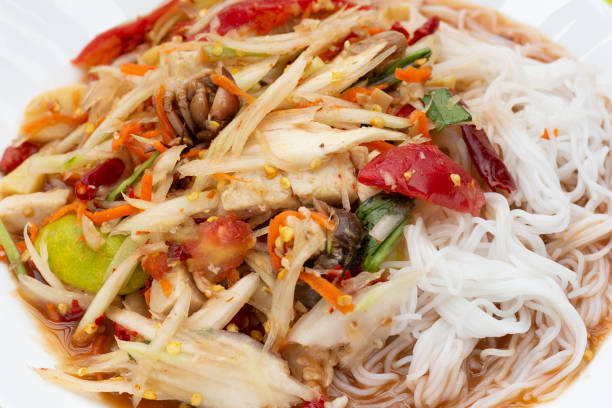 istock Spicy green papaya salad with vermicelli. 1431198807
