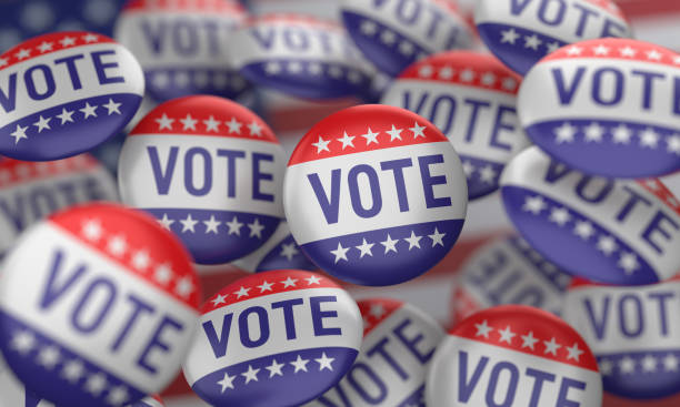 drapeau des états-unis et badge de vote - voting photos et images de collection