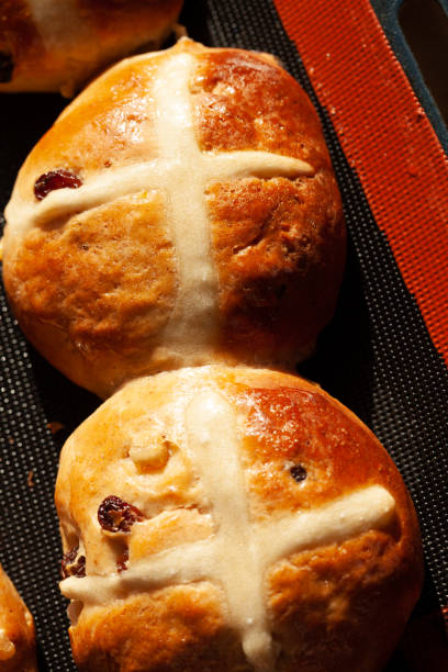 istock Hot cross buns fresh out of the oven 1431235366
