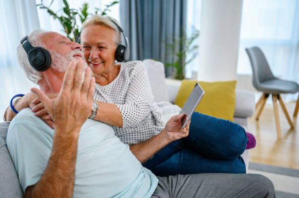 istock Senior couple listening music 1431268097