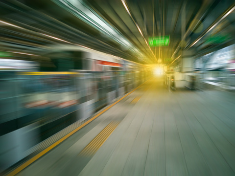 Blurred and moving images, perspective. Electric train or monorail. have few passengers Wait at the platform.
Modern transportation systems during rush hour, fast travel, urban travel.