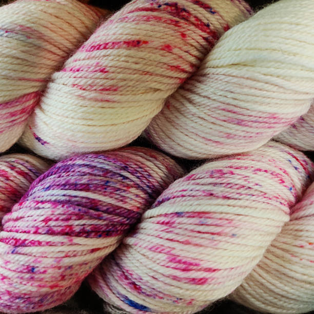 istock white and pink melange wool balls full frame 1431331293
