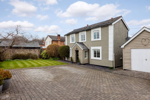 istock Detached traditional cottage 1431332315