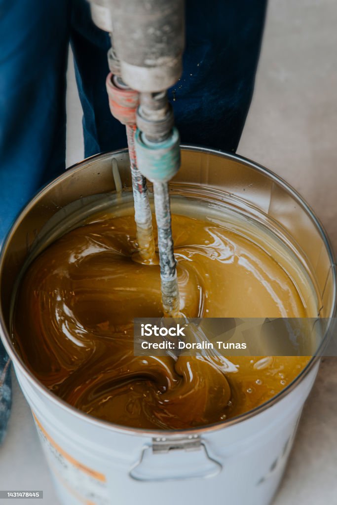 praktiseret Grudge fordrejer Worker Mixing Yellow Epoxy Resin With The Mixer In A Tin Bucket Stock Photo  - Download Image Now - iStock