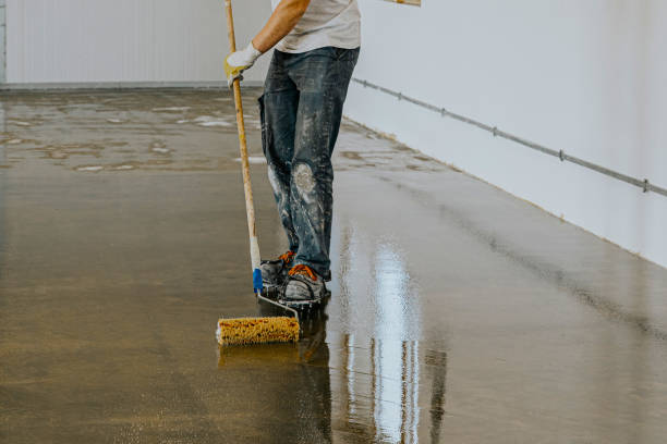 worker, coating floor with self-leveling epoxy resin in industrial workshop. - levelling instrument imagens e fotografias de stock